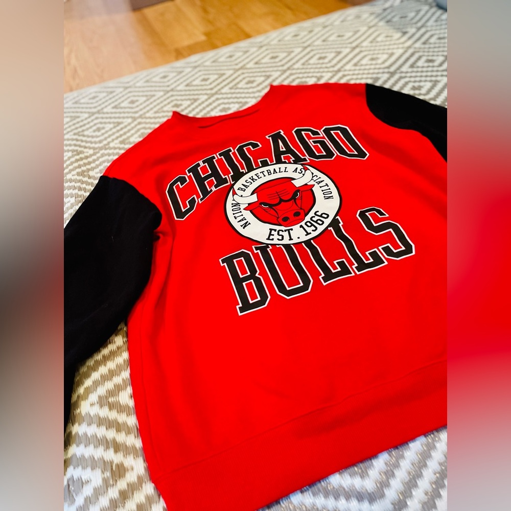 Chicago Bulls Pullover Sweatshirt XS Red Black NBA Basketball Unisex Graphic